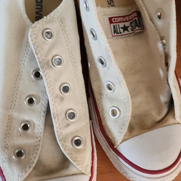 KIDS CHUCK TAYLORS WHITE SIZE 2 - Picture 2 of 3